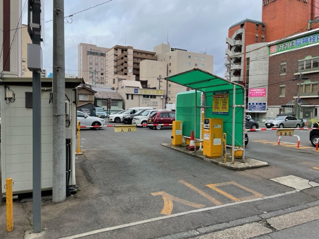 岩手県のアクアAGAクリニック盛岡院の駐車場